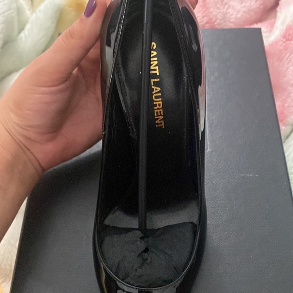 YSL Opyum Pumps in patent leather with gold-tone heel. - Picture 7 of 10